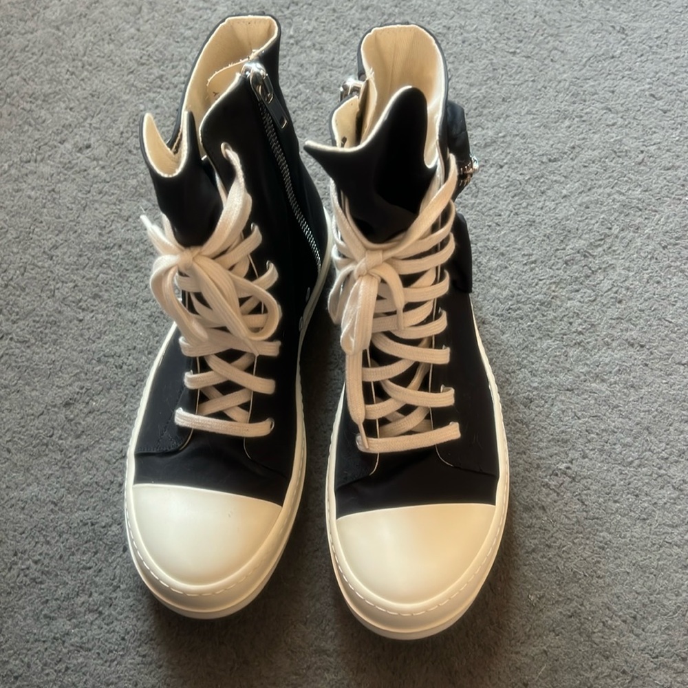 rick owen’s size 8.5
41 1/2 U
barely worn 2x brand new